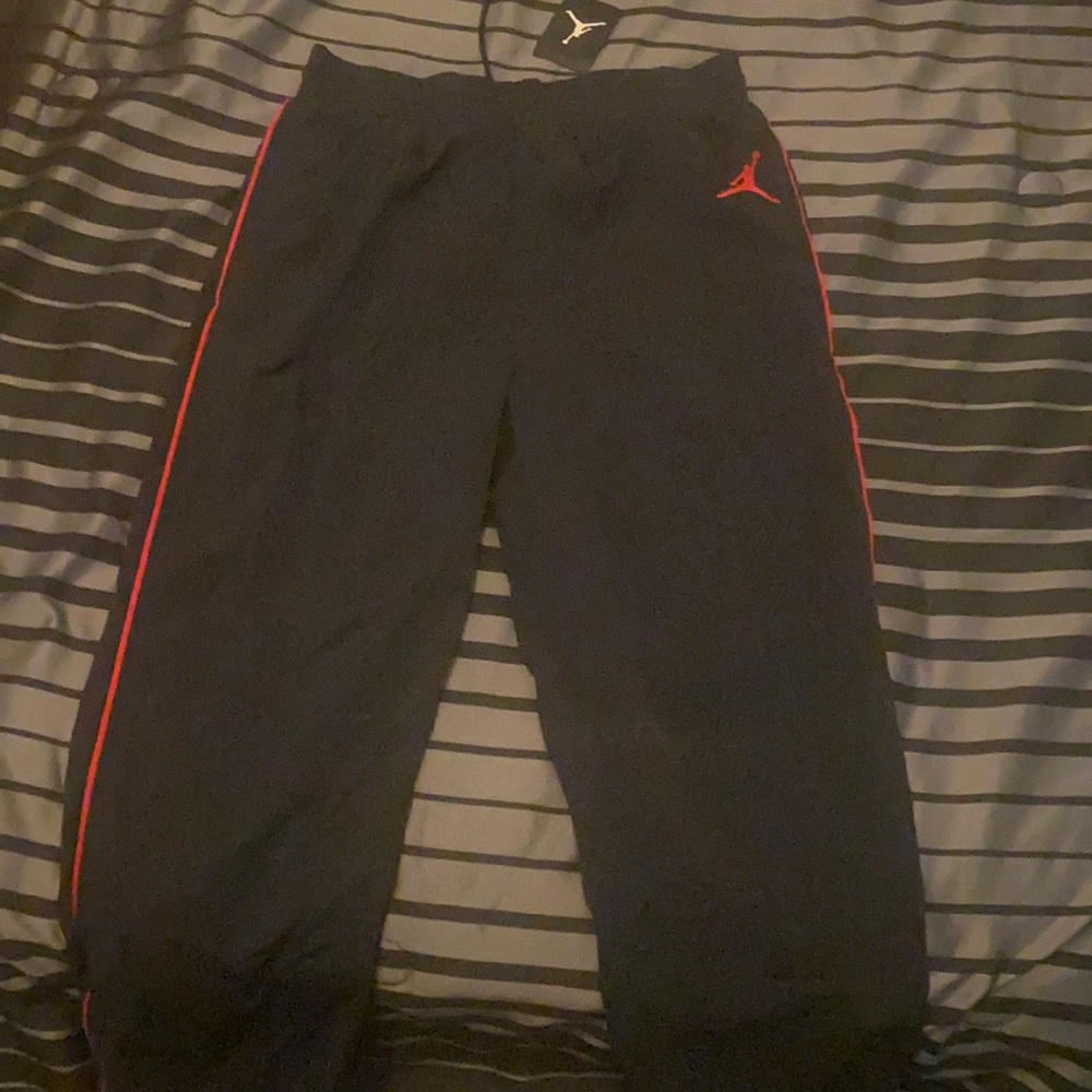 Jordan men’s medium wind breakers/joggers new with tag